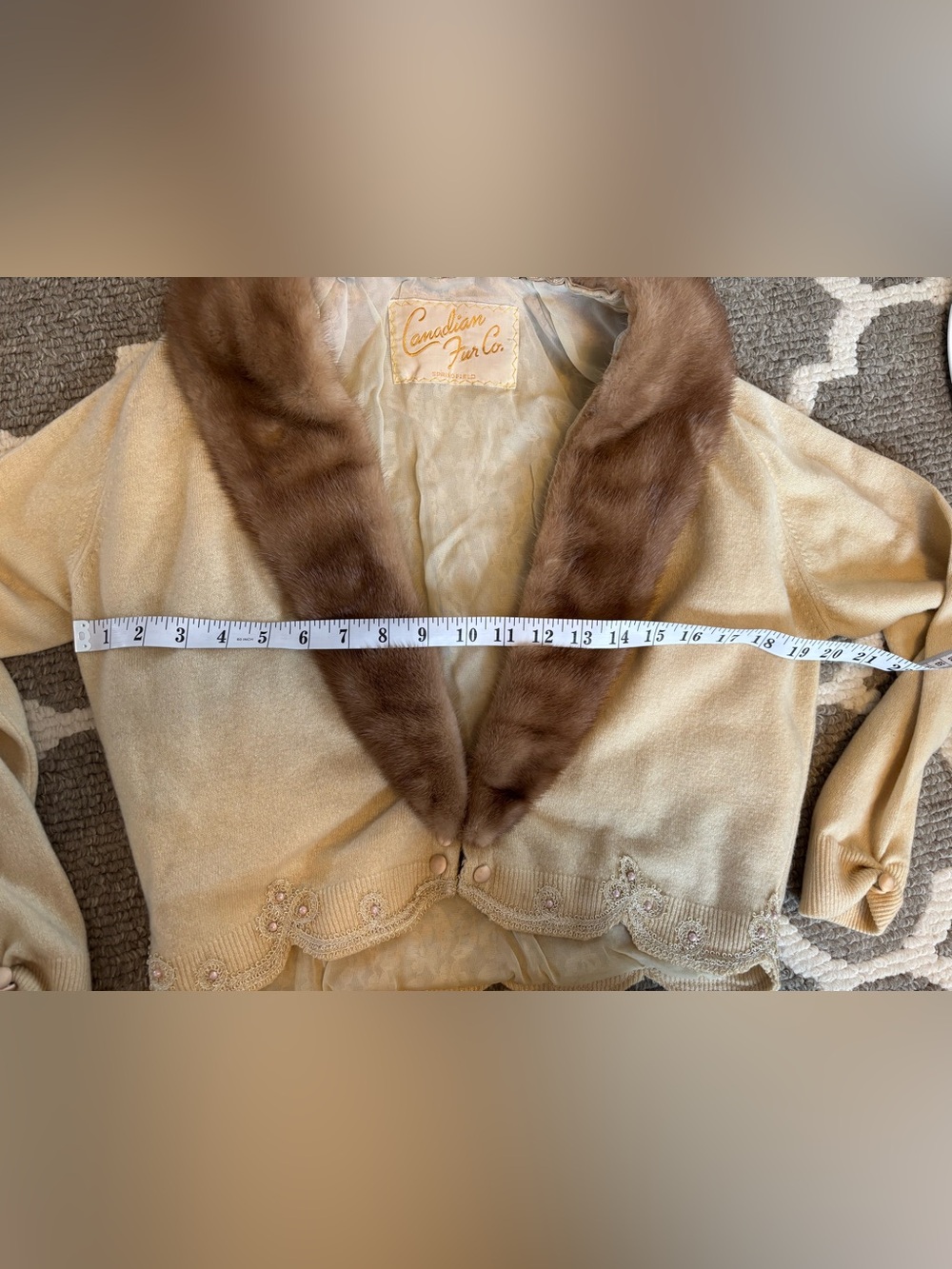 Beautiful Vintage Canadian Fur Co Cashmere Cardigan with Mink collar - Picture 6 of 9